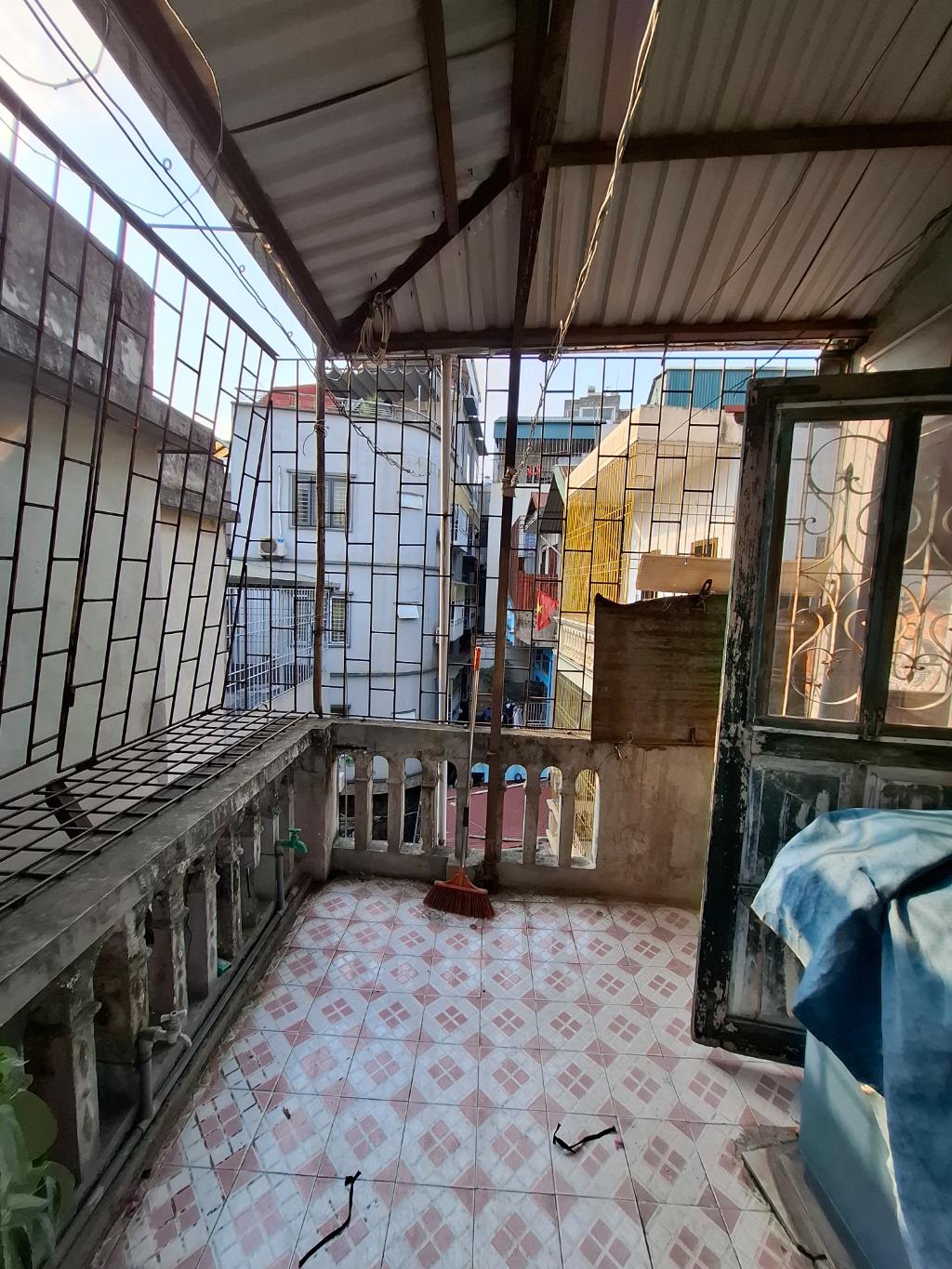 Bán nhà Dương Văn Bé - 18.5m2 4 tầng - lô góc gần ô tô - giá 4.3 tỷ