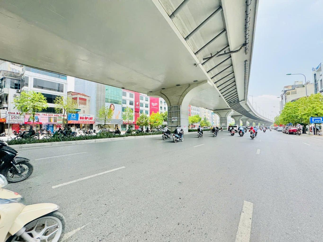 Bán nhà Trường Chinh - diện tích 18.2m2 2 tầng - Mặt phố, mặt tiền khủng - giá 12 tỷ