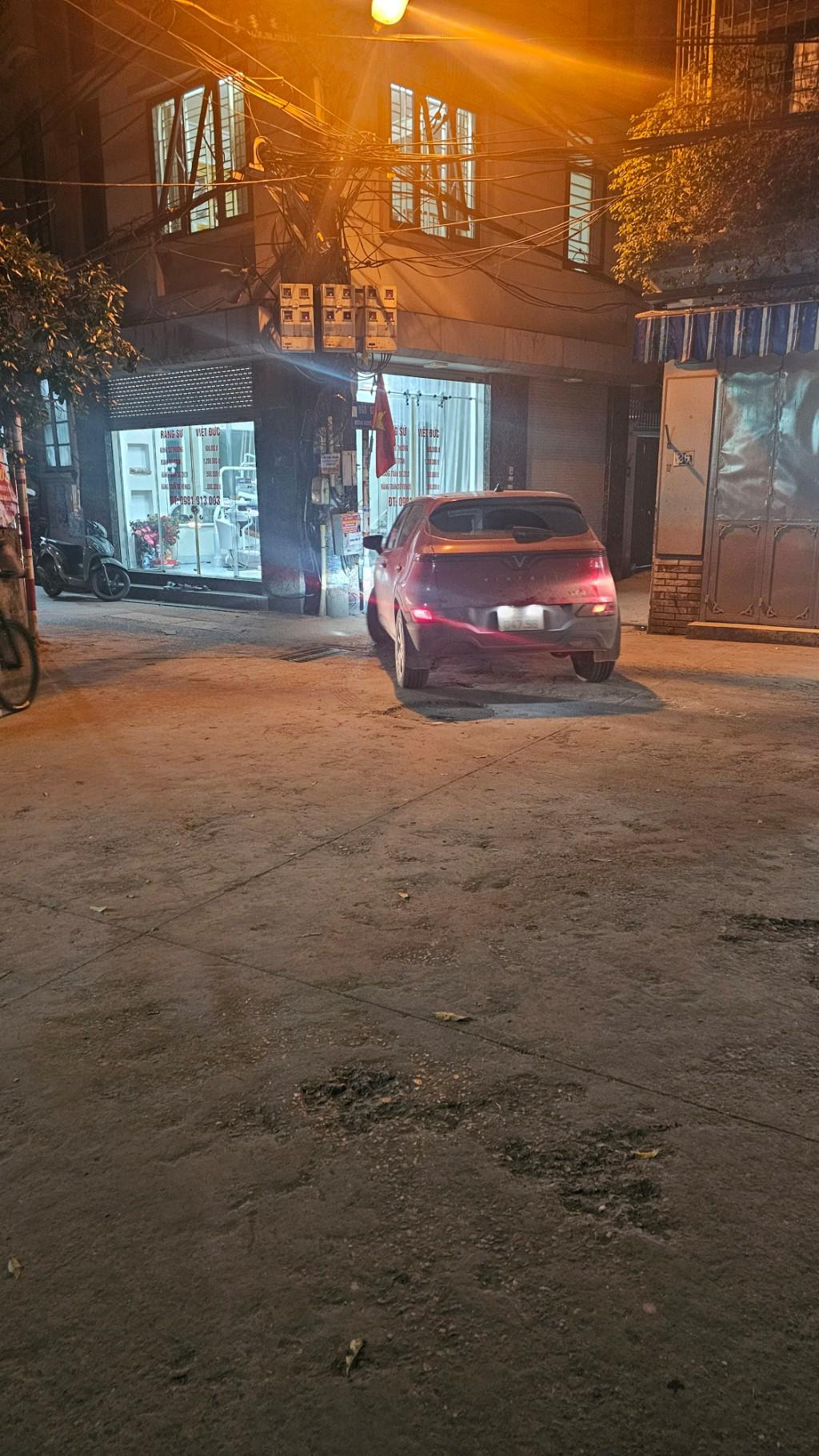 Bán nhà Nguyễn Khoái - diện tích 104m2 1 tầng - Ô tô tránh - giá 15,5 tỷ