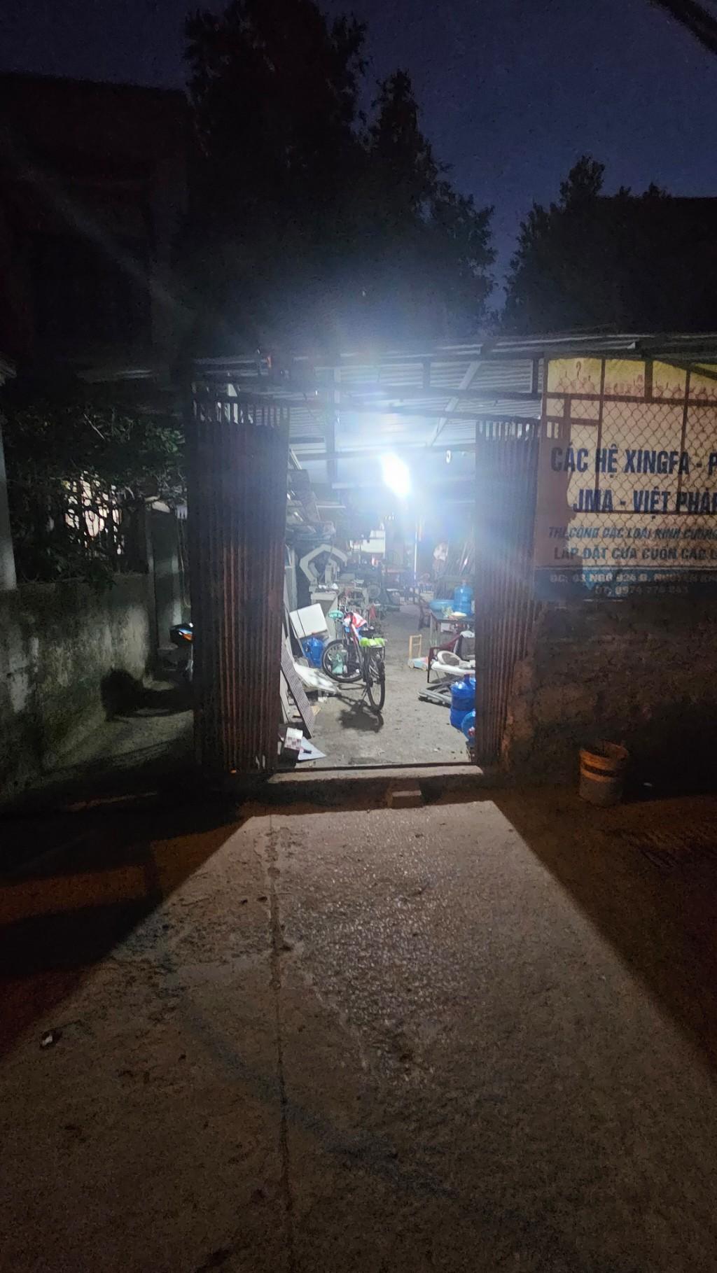 Bán nhà Nguyễn Khoái - diện tích 104m2 1 tầng - Ô tô tránh - giá 15,5 tỷ