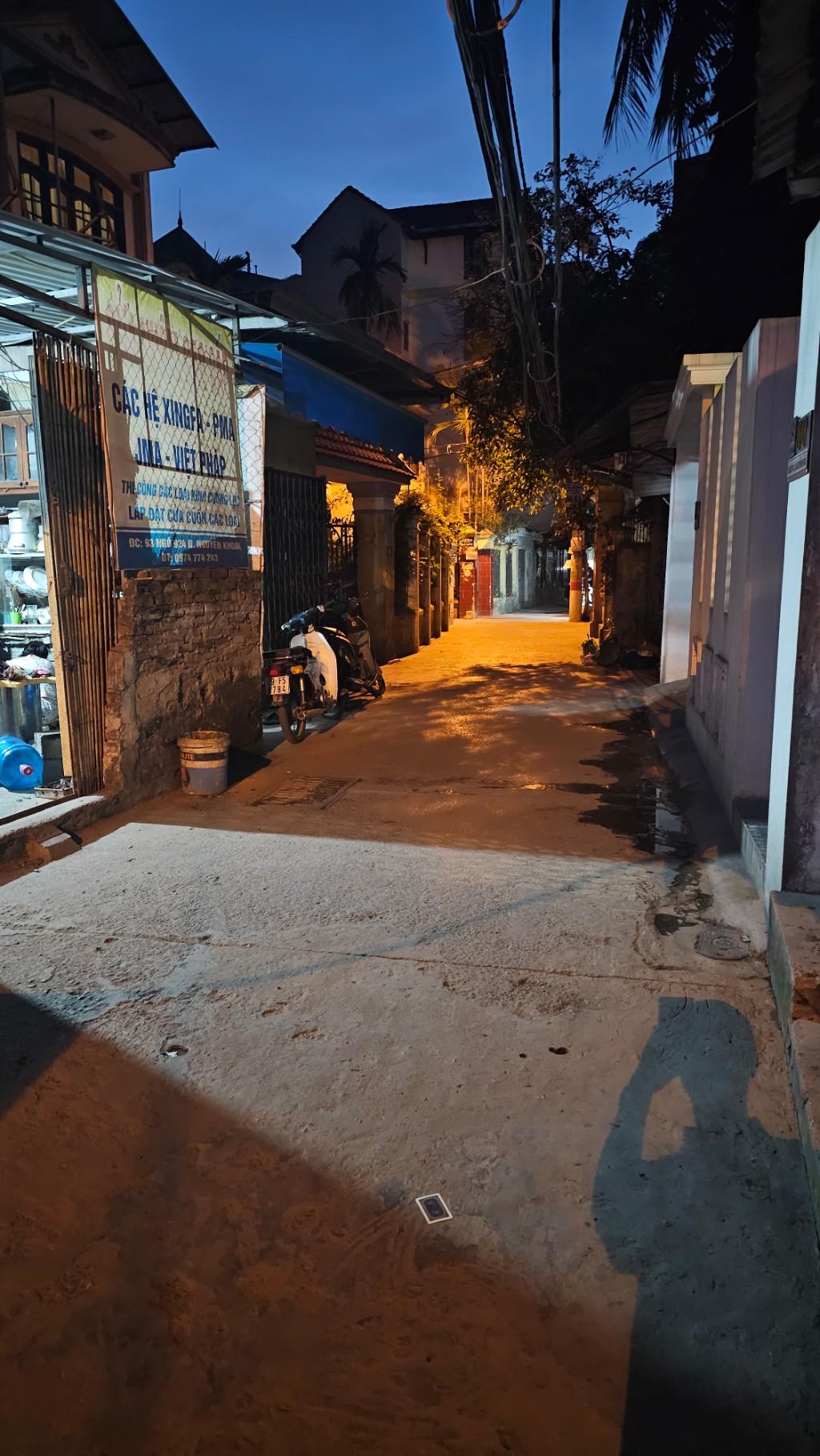 Bán nhà Nguyễn Khoái - diện tích 104m2 1 tầng - Ô tô tránh - giá 15,5 tỷ