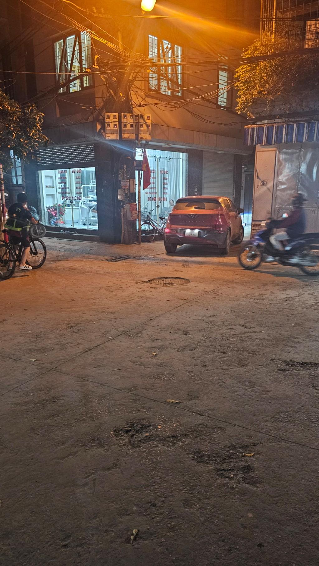 Bán nhà Nguyễn Khoái - diện tích 104m2 1 tầng - Ô tô tránh - giá 15,5 tỷ