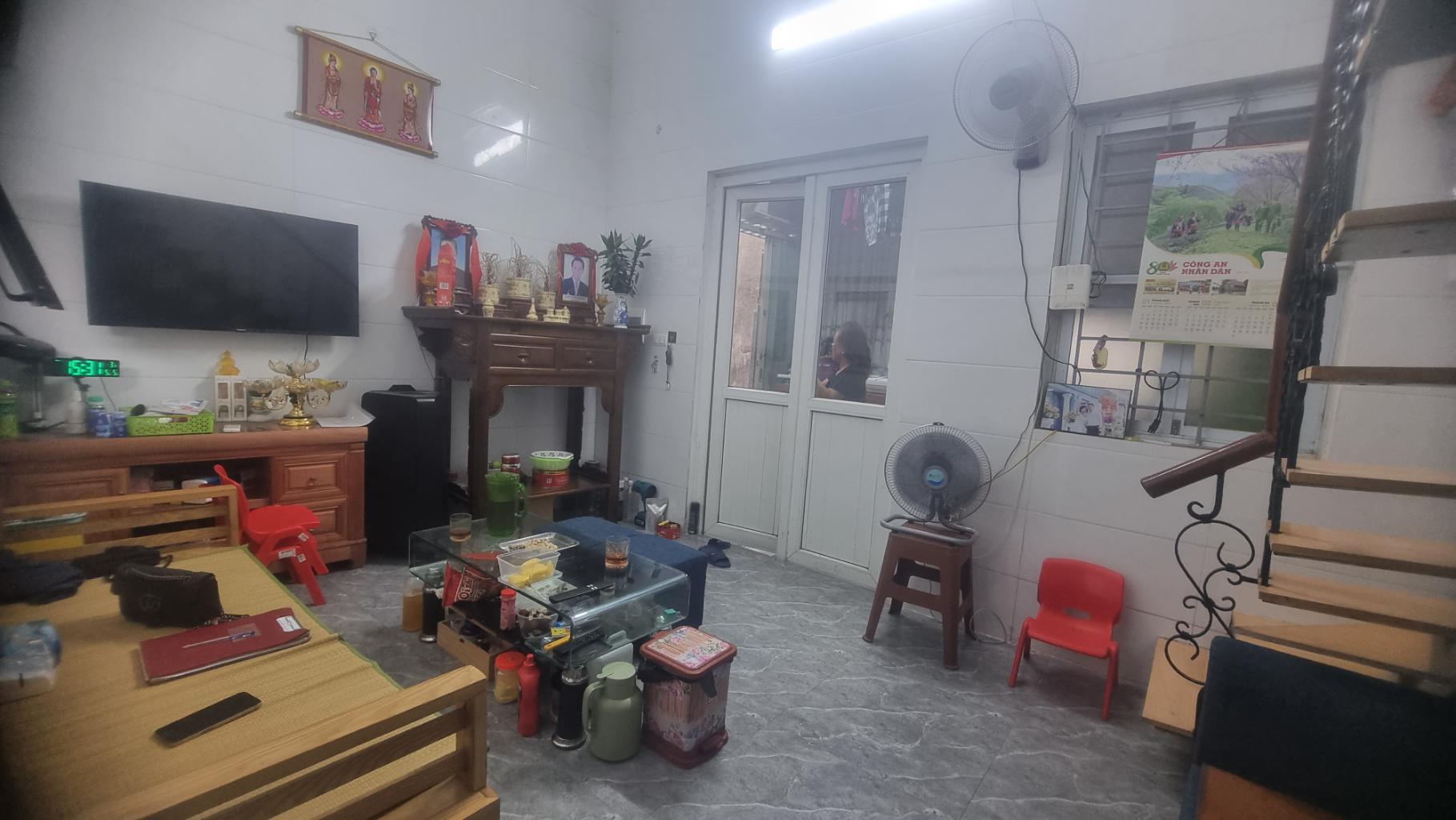 Bán nhà Đông Thiên - diện tích 40m2 2 tầng - nhà đẹp ở luôn - giá 3,3 triệu