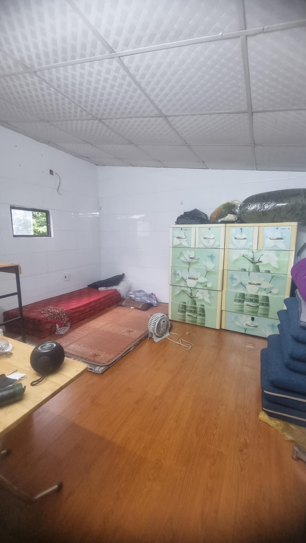 Bán nhà Đông Thiên - diện tích 40m2 2 tầng - nhà đẹp ở luôn - giá 3,3 triệu