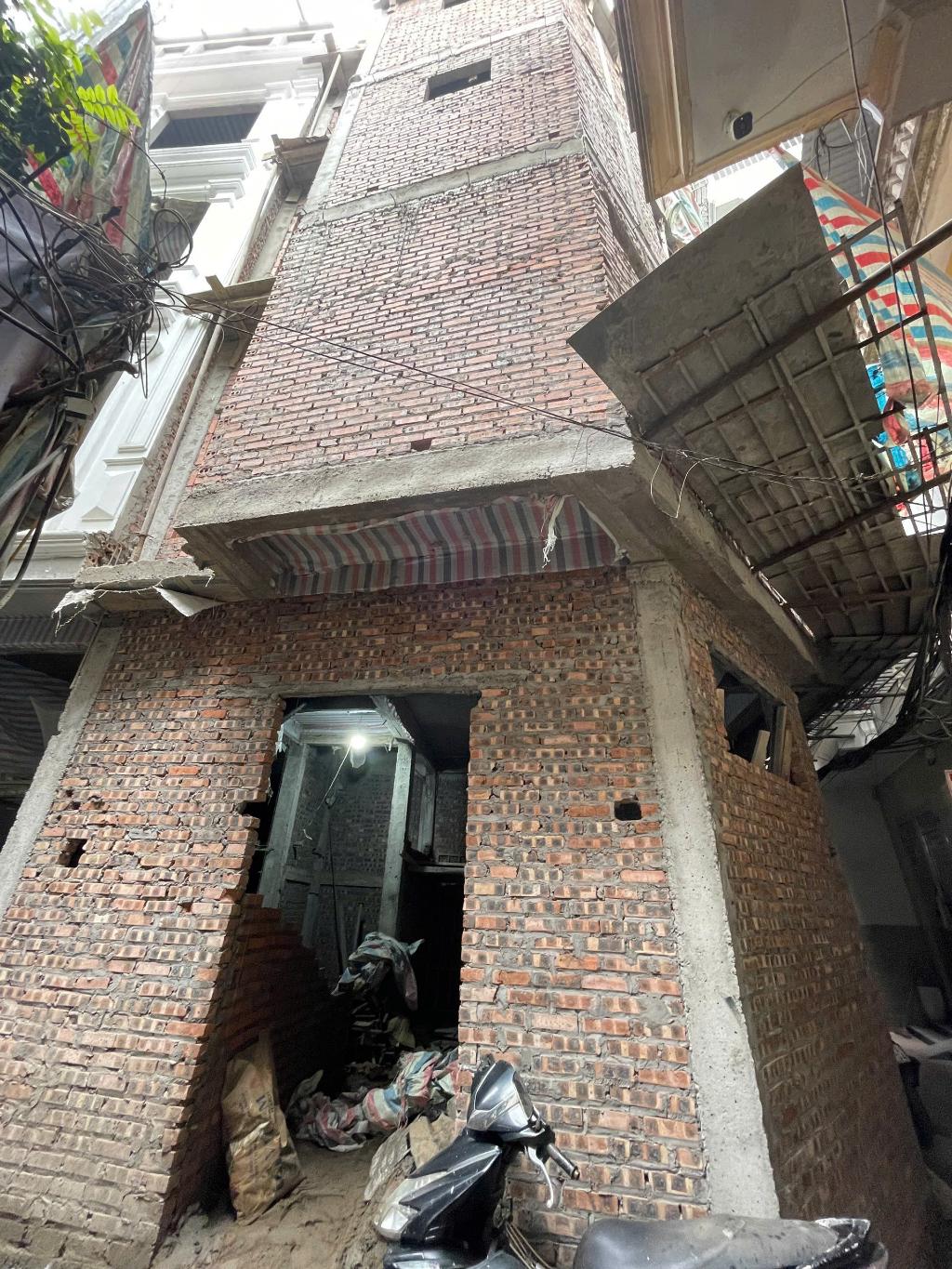 Bán nhà Pháo Đài Láng - diện tích 38m2 6 tầng - Lô góc - giá 11,9 tỷ