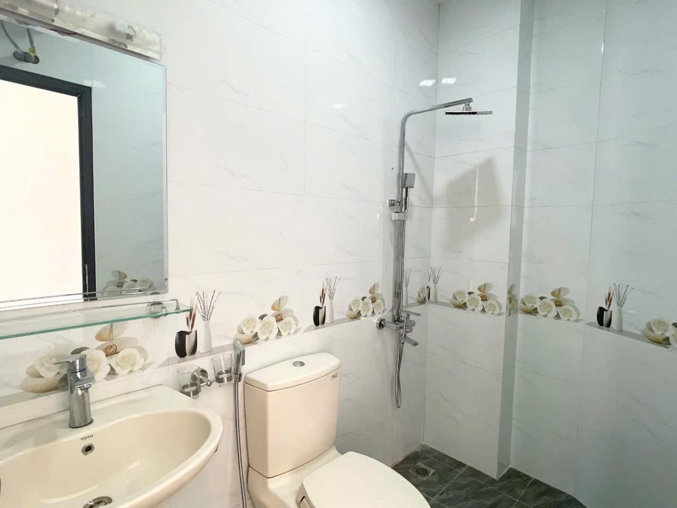 Bán nhà Pháo Đài Láng - diện tích 33m2 6 tầng - Lô góc - giá 9,75 tỷ