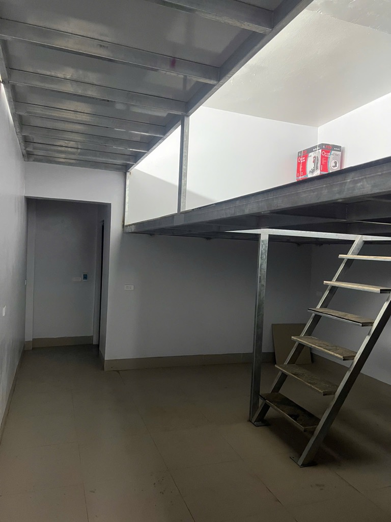 Bán nhà Lĩnh Nam - diện tích 90m2 3 tầng - ô tô tránh - giá 22,5 tỷ