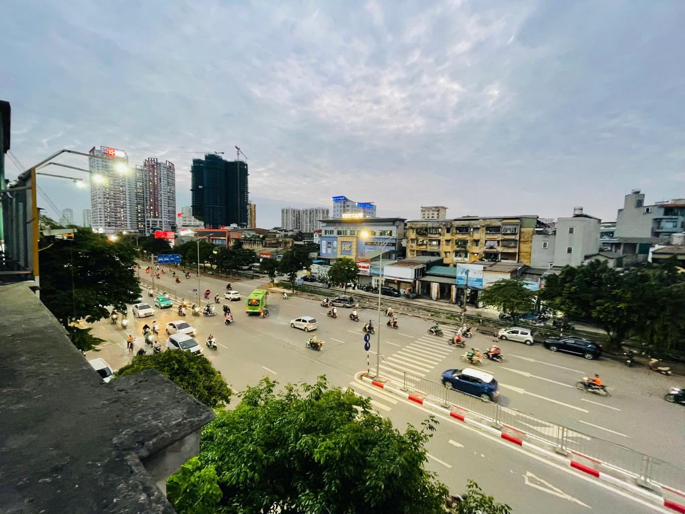 Bán nhà Giải Phóng - diện tích 43.7m2 3 tầng - Lô góc 3 thoáng - giá 16,5 tỷ