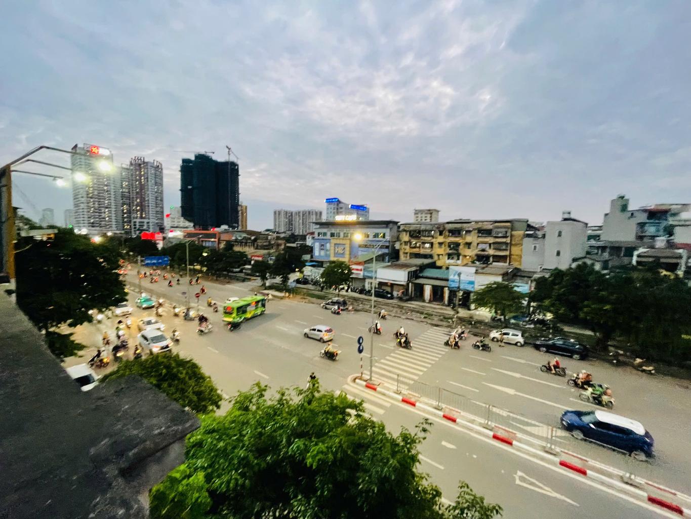 Bán nhà Giải Phóng - diện tích 43.7m2 3 tầng - Lô góc 3 thoáng - giá 16,5 tỷ