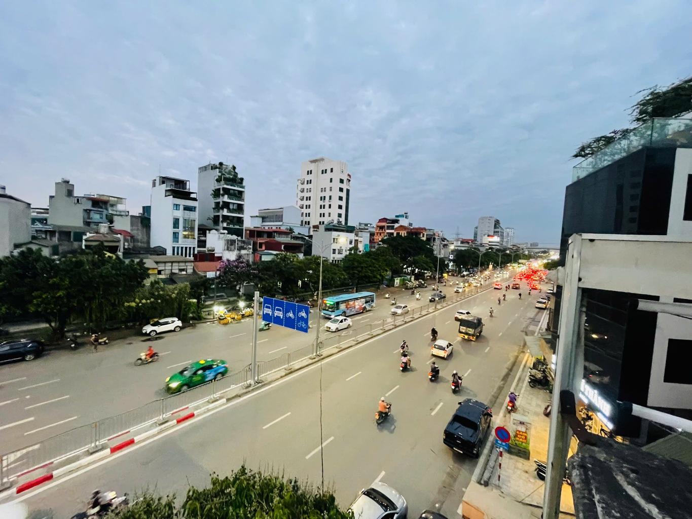 Bán nhà Giải Phóng - diện tích 43.7m2 3 tầng - Lô góc 3 thoáng - giá 16,5 tỷ