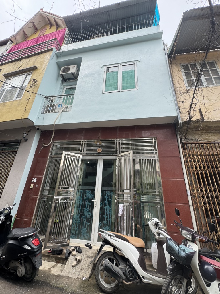 Bán nhà trong ngõ Ngô Gia Tự 49,1m2 x 3 tầng, Q. Long Biên – Giá 8,9 tỷ