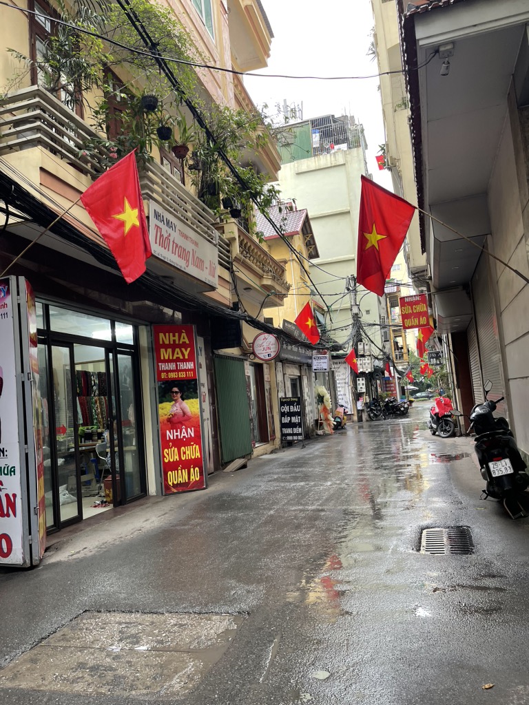 Bán nhà Ngõ Hoà Bình 2 - diện tích 70.4m2 3 tầng - Ô tô tránh - giá 21,3 tỷ