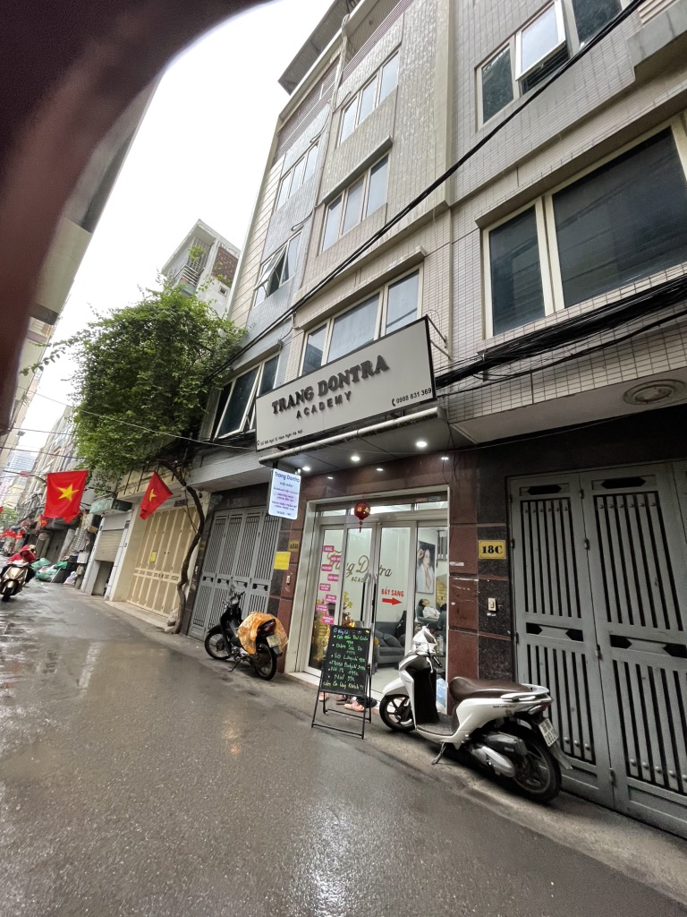 Bán nhà Ngõ Hoà Bình 2 - diện tích 70.4m2 3 tầng - Ô tô tránh - giá 21,3 tỷ