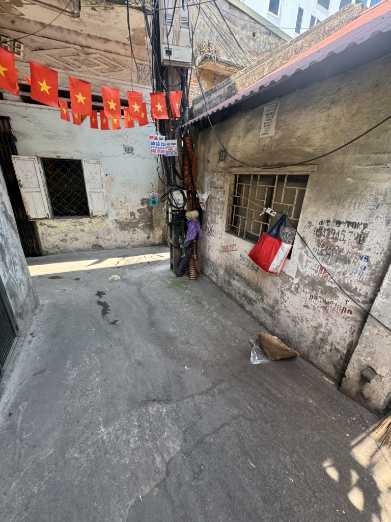 Bán nhà Đại La - diện tích 35m2 1 tầng - Mặt phố, hai mặt ngõ - giá 12,85 tỷ