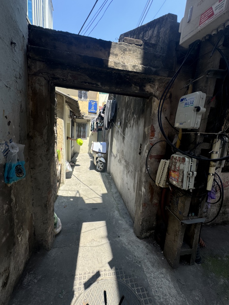 Bán nhà Đại La - diện tích 35m2 1 tầng - Mặt phố, hai mặt ngõ - giá 12,85 tỷ