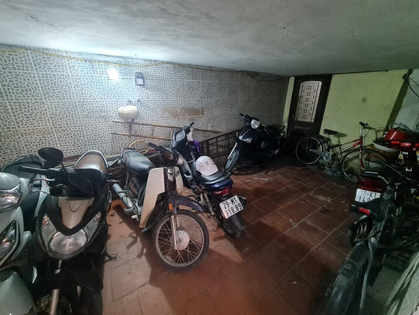 Bán nhà Ngõ Chợ Khâm Thiên - diện tích 122m2 3 tầng - Ô TÔ GẦN NHÀ - giá 23,2 tỷ