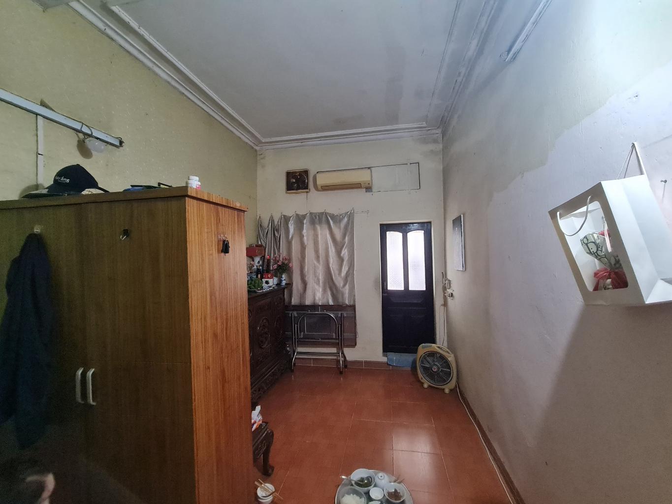 Bán nhà Ngõ Chợ Khâm Thiên - diện tích 122m2 3 tầng - Ô TÔ GẦN NHÀ - giá 23,2 tỷ