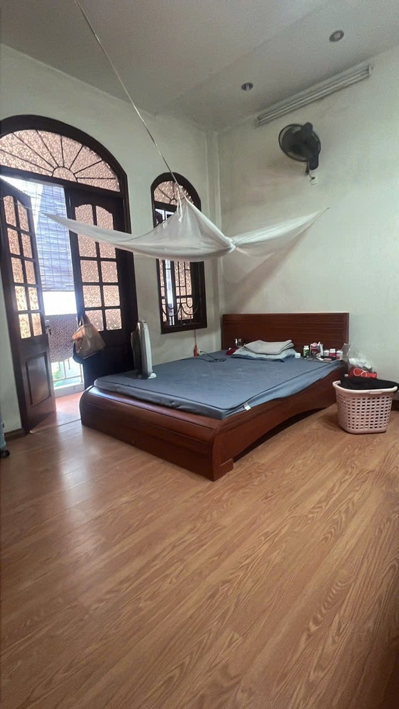 Bán nhà Đường Láng - diện tích 99.7m2 4 tầng - 4 ngủ đủ công năng - giá 15,8 tỷ