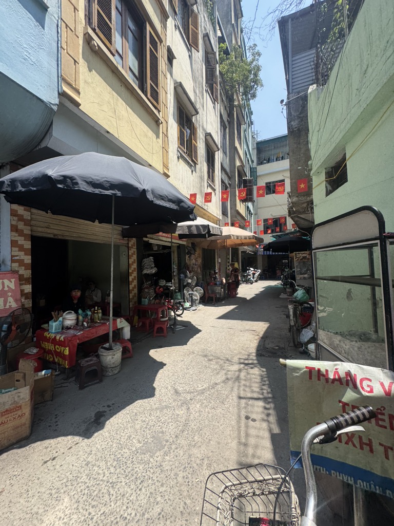 Bán nhà Khâm Thiên - diện tích 30.5m2 5 tầng - Ô tô đỗ cửa - giá 9,4 tỷ