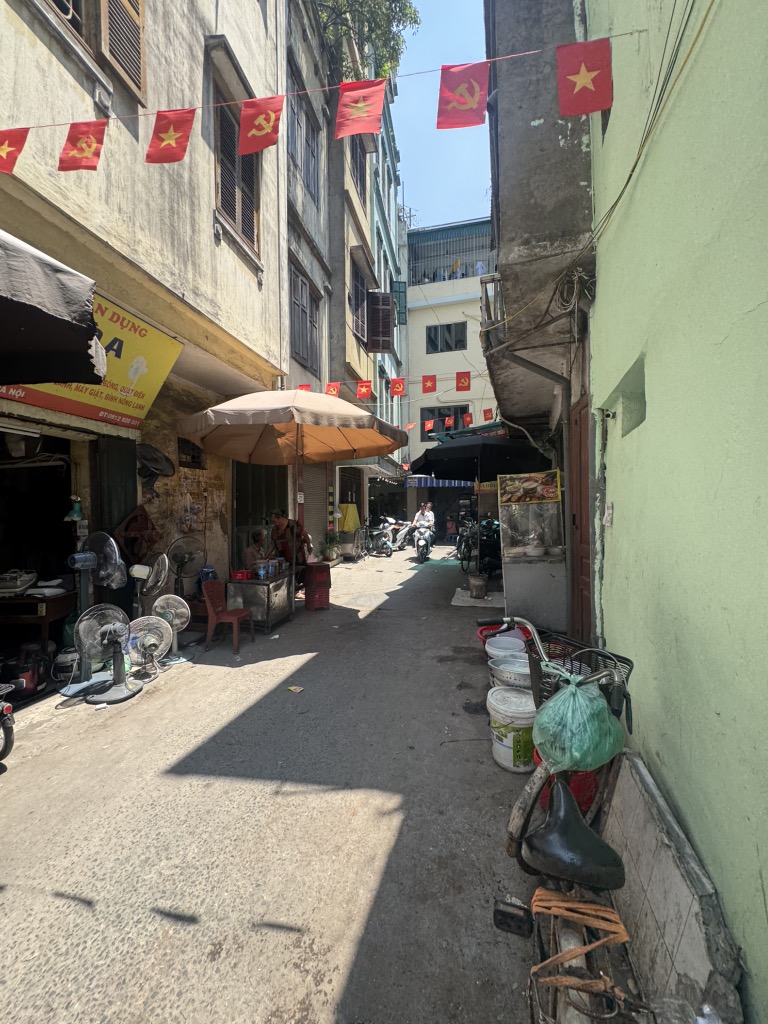 Bán nhà Khâm Thiên - diện tích 30.5m2 5 tầng - Ô tô đỗ cửa - giá 9,4 tỷ