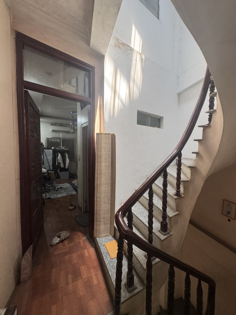 Bán nhà Khâm Thiên - diện tích 30.5m2 5 tầng - Ô tô đỗ cửa - giá 9,4 tỷ