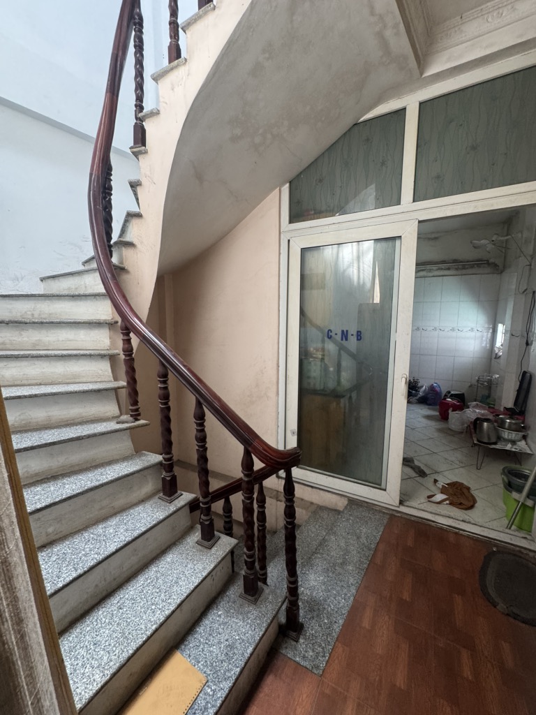 Bán nhà Khâm Thiên - diện tích 30.5m2 5 tầng - Ô tô đỗ cửa - giá 9,4 tỷ