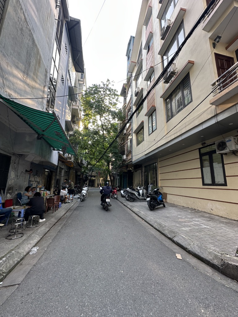 Bán nhà Trần Khát Chân - diện tích 17.5m2 4 tầng - Ô TÔ - giá 7,7 tỷ