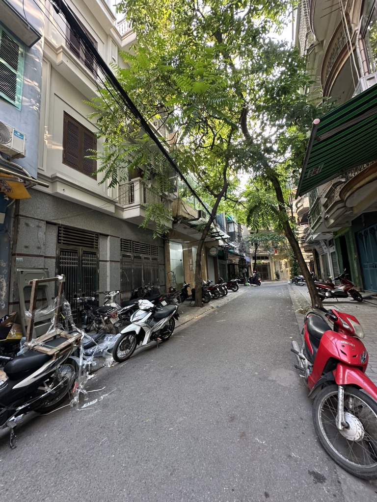 Bán nhà Trần Khát Chân - diện tích 17.5m2 4 tầng - Ô TÔ - giá 7,7 tỷ