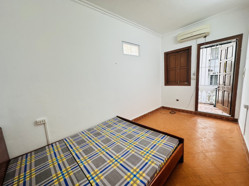 Bán nhà Hồng Mai - diện tích 40m2 4 tầng - 2 THOÁNG - VIEW TRƯỜNG HỌC - giá 4,9 tỷ