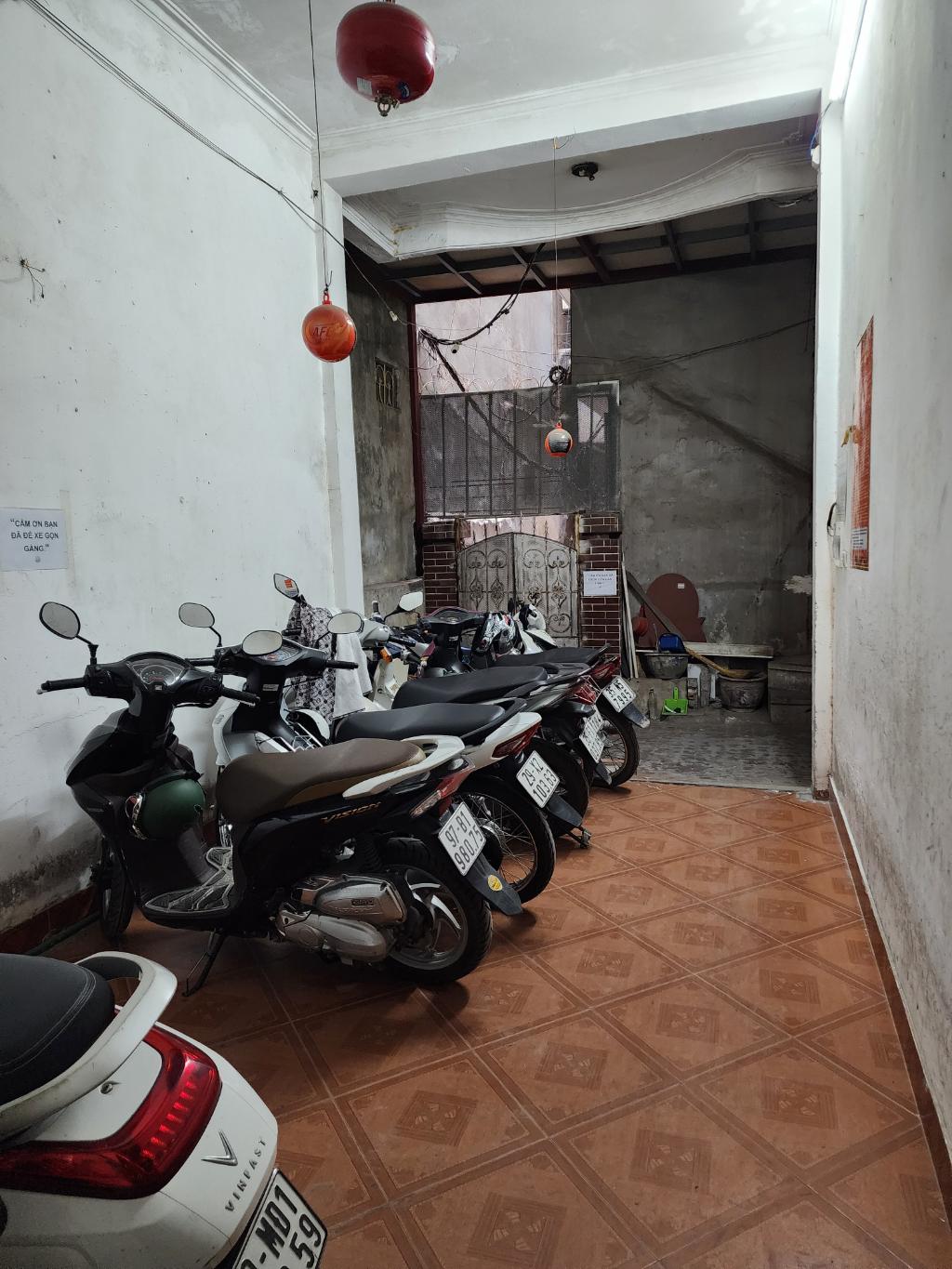 Bán nhà Nguyễn Trãi - diện tích 69m2 5 tầng - Ô tô cách 20m - giá 10,8 tỷ