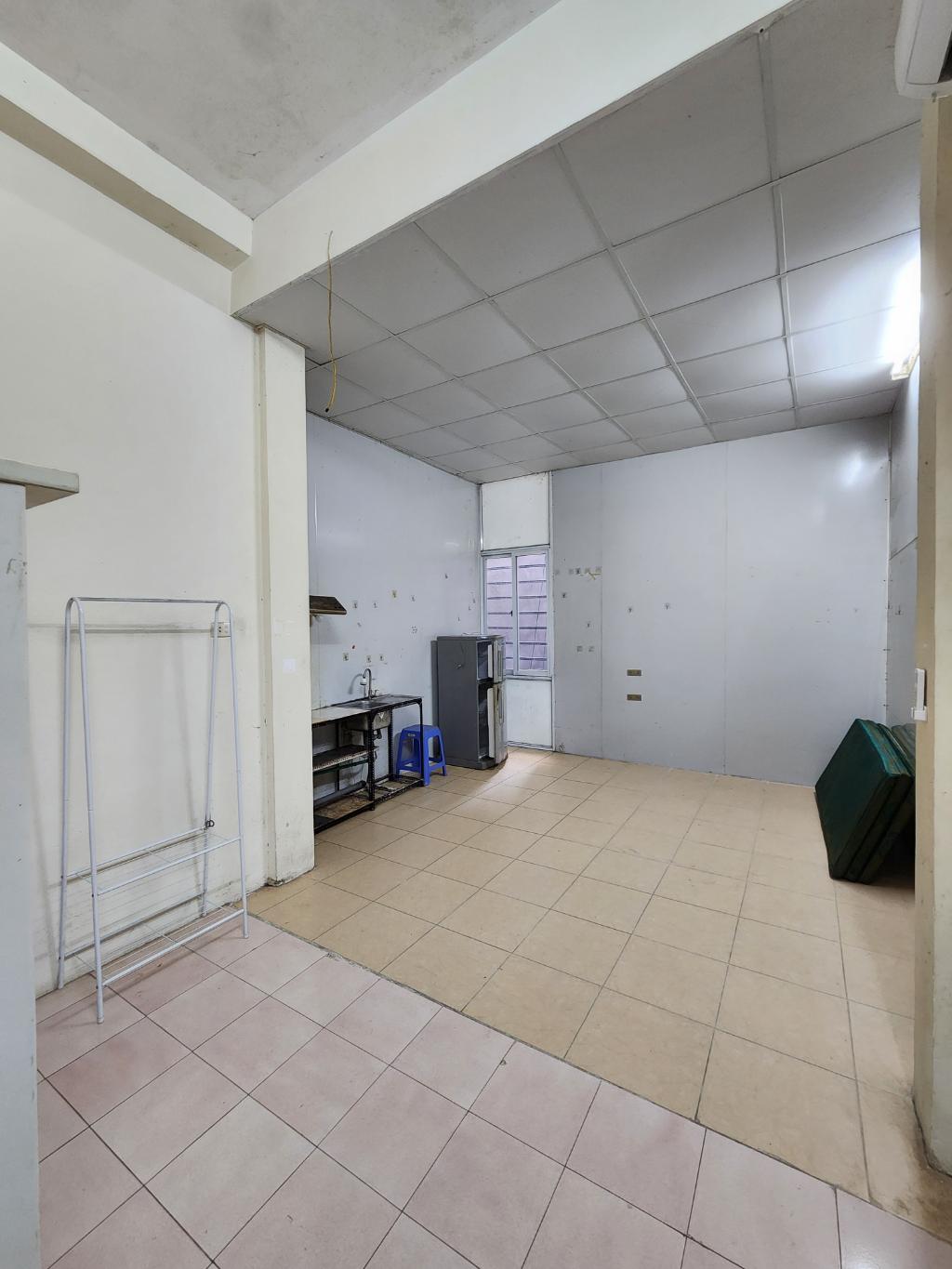 Bán nhà Nguyễn Trãi - diện tích 69m2 5 tầng - Ô tô cách 20m - giá 10,8 tỷ