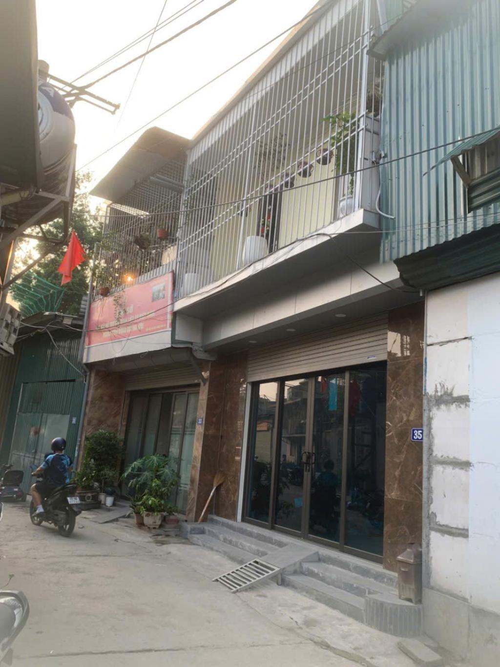 Bán nhà Khuất Duy Tiến - diện tích 90.5m2 2 tầng - Ô tô đỗ cửa - giá 6,5 tỷ