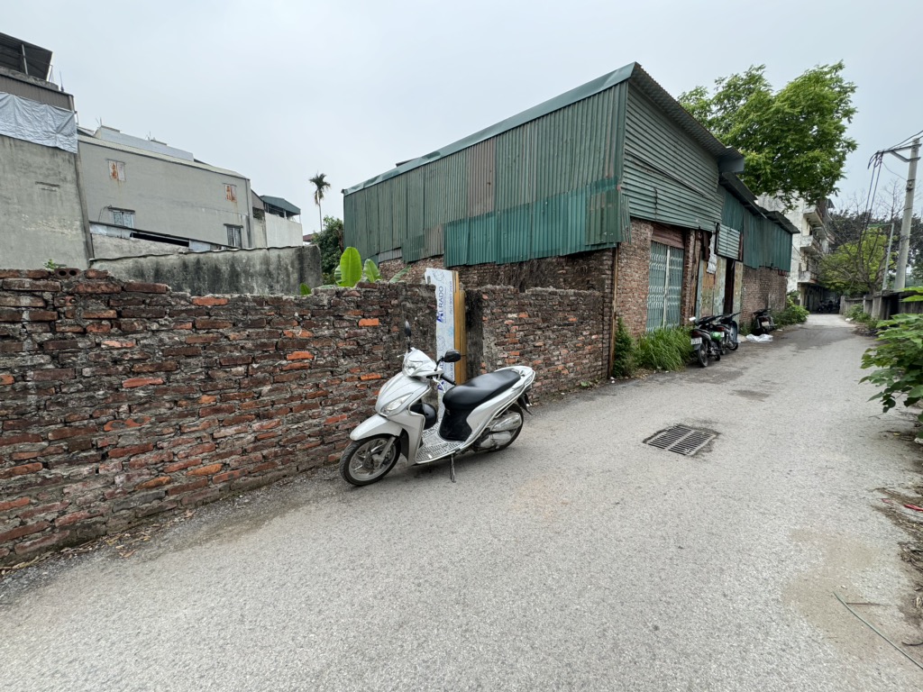 Bán nhà Lĩnh Nam - diện tích 293.9m2 1 tầng - ô tô 2.5 tấn qua nhà - giá 15,5 tỷ