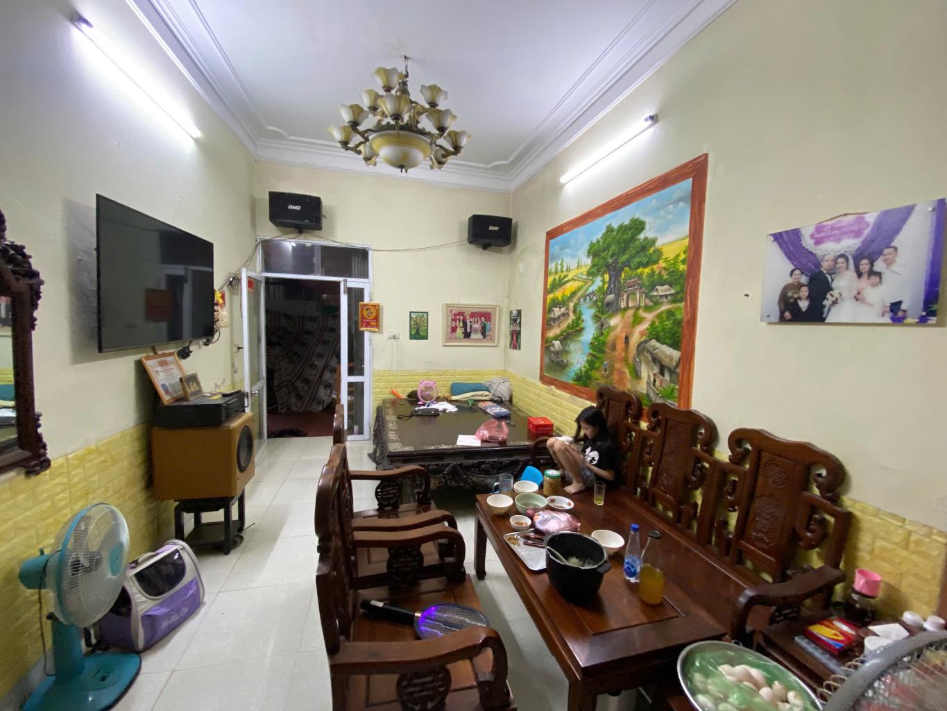 Bán nhà Ngõ quỳnh - diện tích 50m2 3 tầng - Mặt ngõ thông ô tô - giá 12,5 tỷ