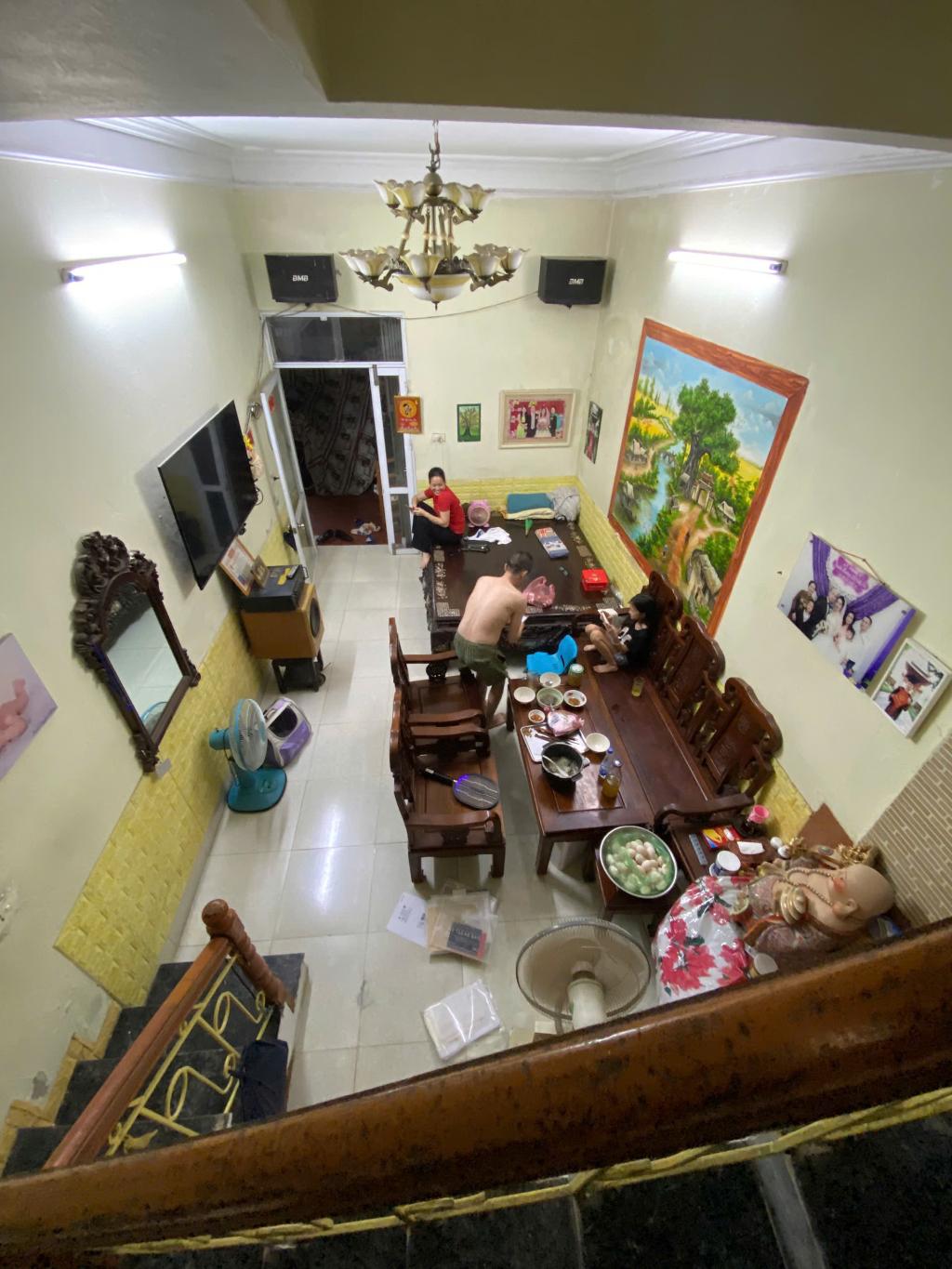 Bán nhà Ngõ quỳnh - diện tích 50m2 3 tầng - Mặt ngõ thông ô tô - giá 12,5 tỷ