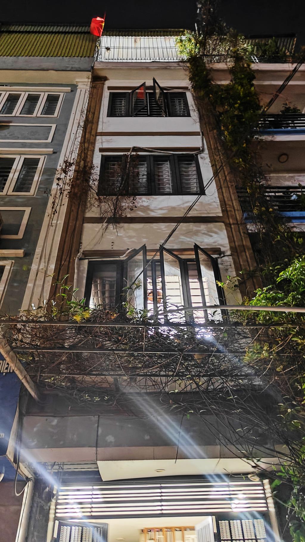 Bán nhà Đại Đồng - diện tích 48.1m2 5 tầng - Ô TÔ TRÁNH - giá 12,2 tỷ