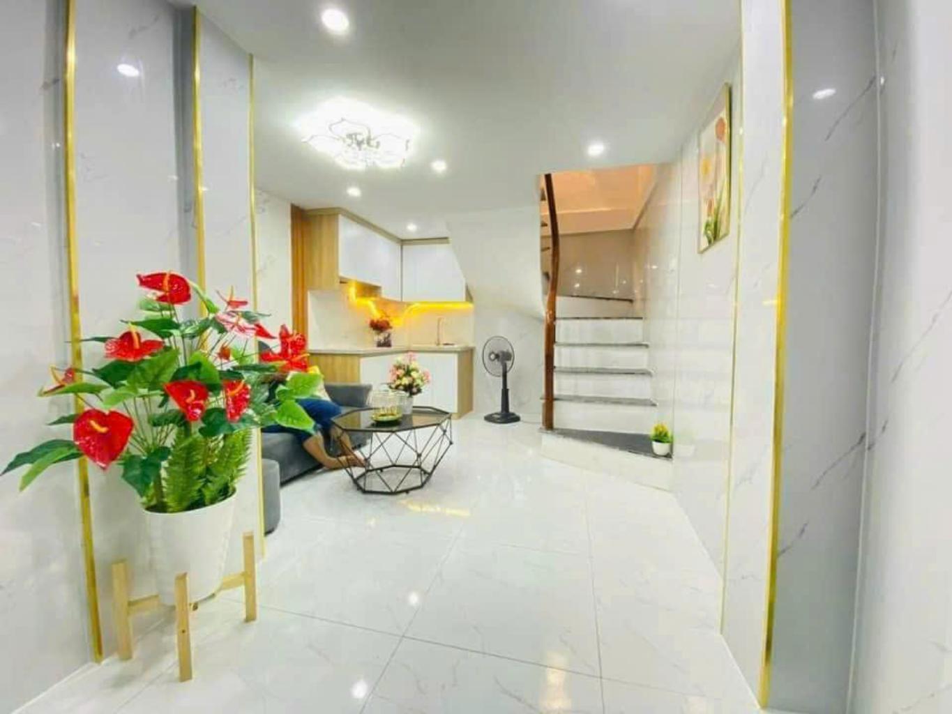 Bán nhà Bạch Mai Ngõ Quỳnh giá 4,9 tỷ - 25m2 5 tầng - Lô góc gần ô tô