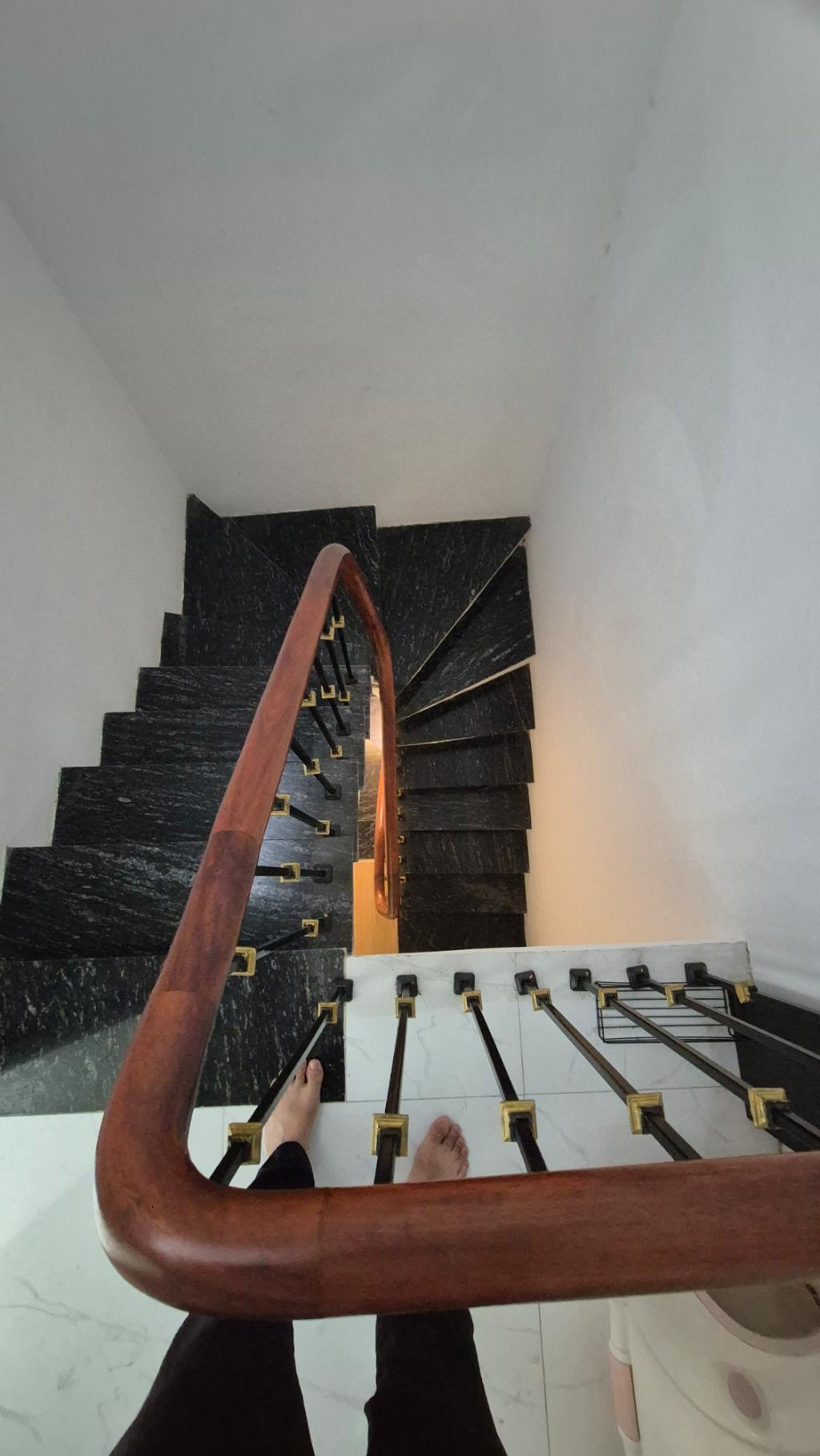 Bán nhà Bạch Mai Ngõ Quỳnh giá 4,9 tỷ - 25m2 5 tầng - Lô góc gần ô tô