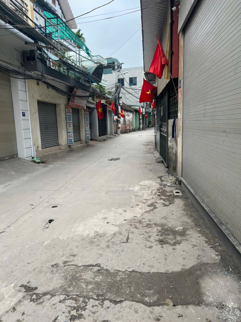 Bán nhà Nam Dư - diện tích 61.7m2 2 tầng - Ngõ ô tô tránh, thông các ngả - giá 11,9 tỷ