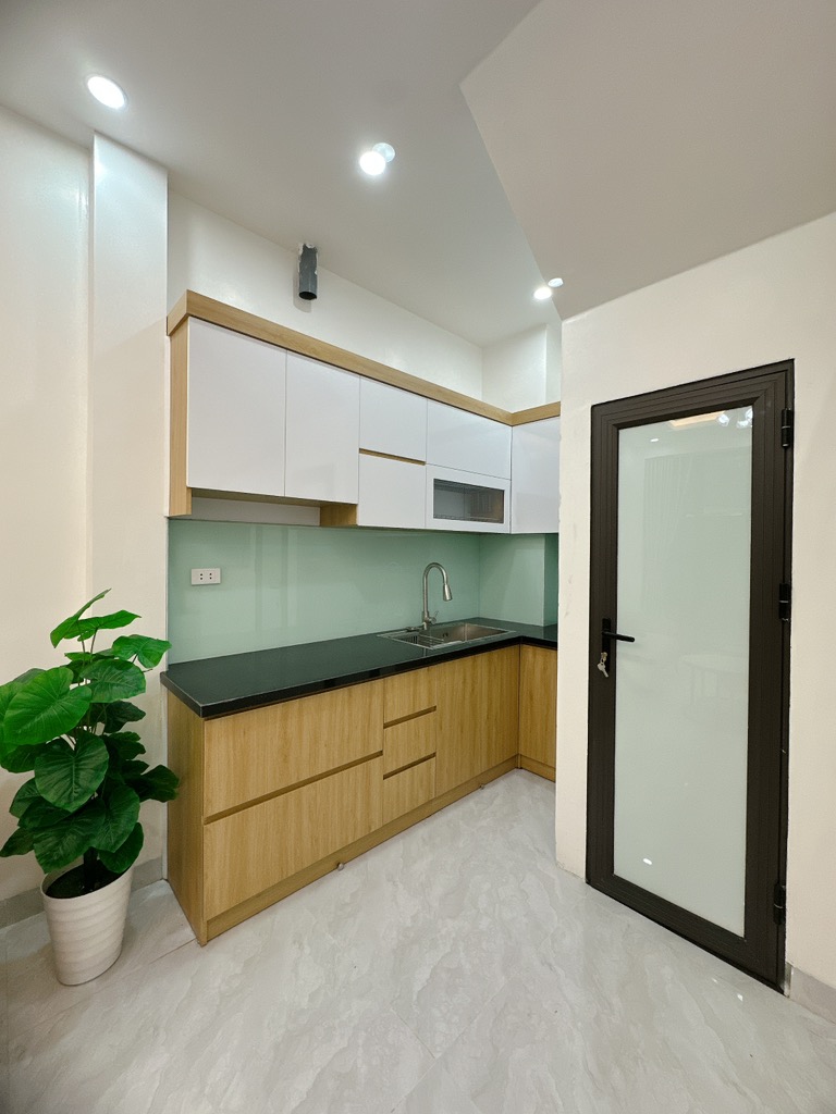 Bán nhà Tôn Đức Thắng nhỉnh 5 tỷ  - 20m2  5 tầng - 3 phòng ngủ