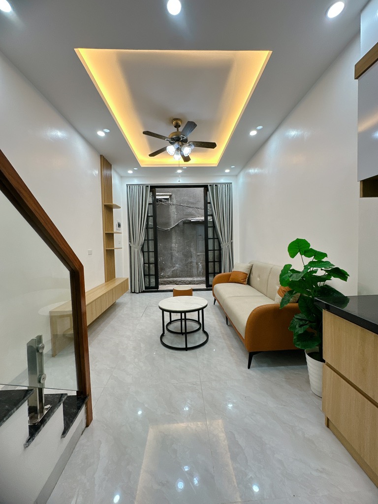 Bán nhà Tôn Đức Thắng nhỉnh 5 tỷ  - 20m2  5 tầng - 3 phòng ngủ