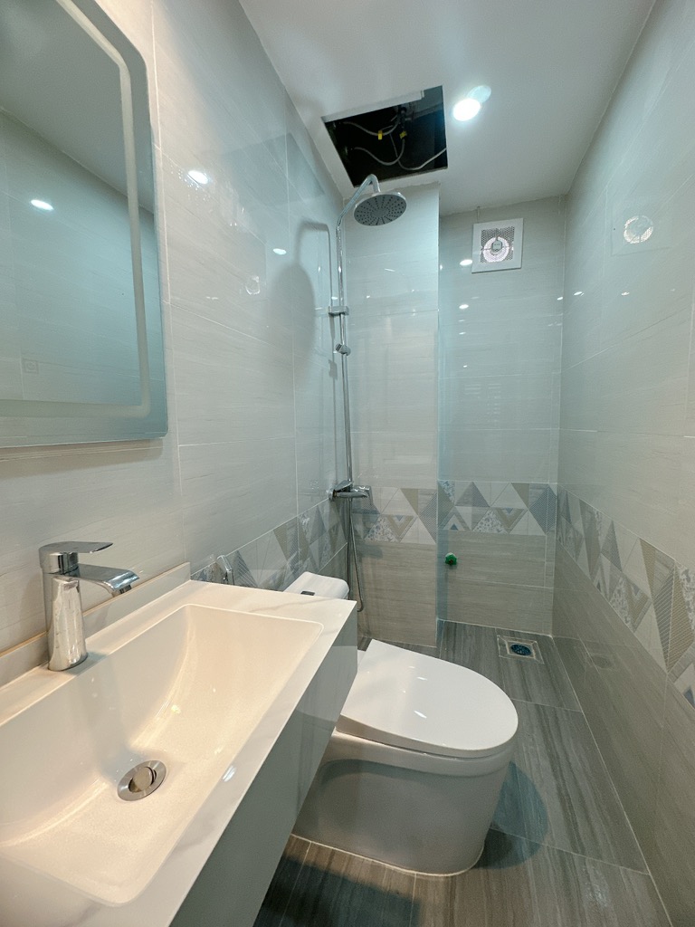 Bán nhà Tôn Đức Thắng nhỉnh 5 tỷ  - 20m2  5 tầng - 3 phòng ngủ