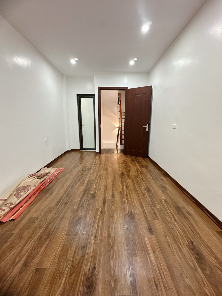 Bán nhà Tôn Đức Thắng nhỉnh 5 tỷ  - 20m2  5 tầng - 3 phòng ngủ