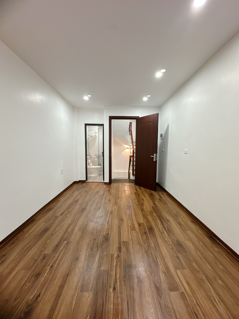 Bán nhà Tôn Đức Thắng nhỉnh 5 tỷ  - 20m2  5 tầng - 3 phòng ngủ
