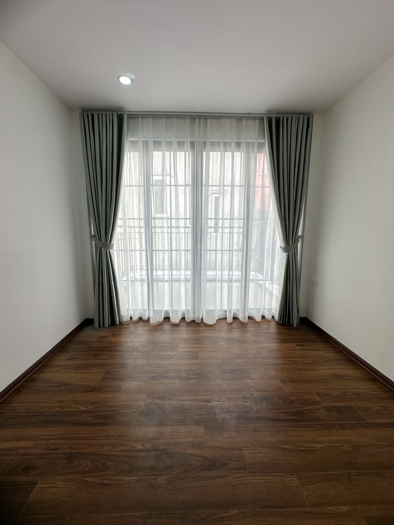 Bán nhà Tôn Đức Thắng nhỉnh 5 tỷ  - 20m2  5 tầng - 3 phòng ngủ
