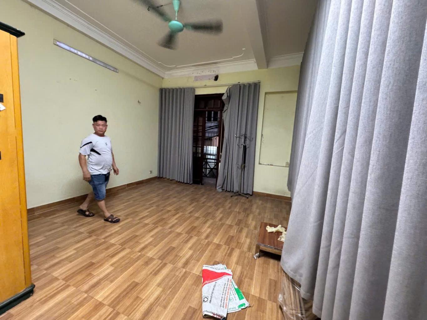 Bán nhà Cự Lộc - diện tích 26.6m2 4 tầng - Lô góc, ngõ ô tô thông - giá 7.5 tỷ