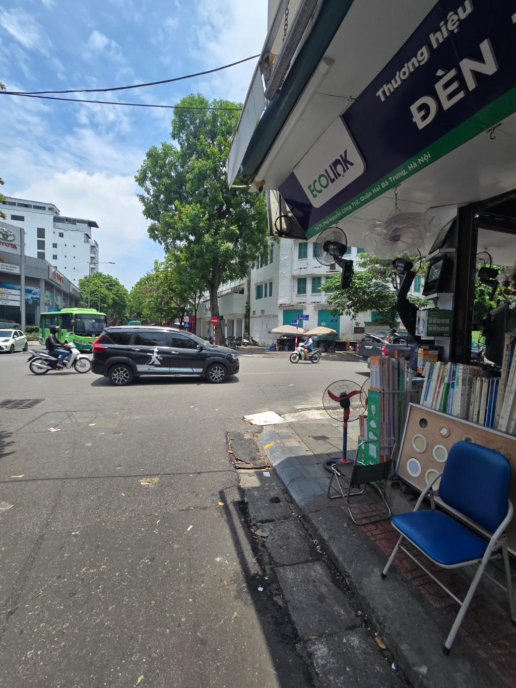 Bán nhà Nguyễn Công Trứ - diện tích 55m2 3 tầng - Tập thể VIP - giá 3,2 tỷ