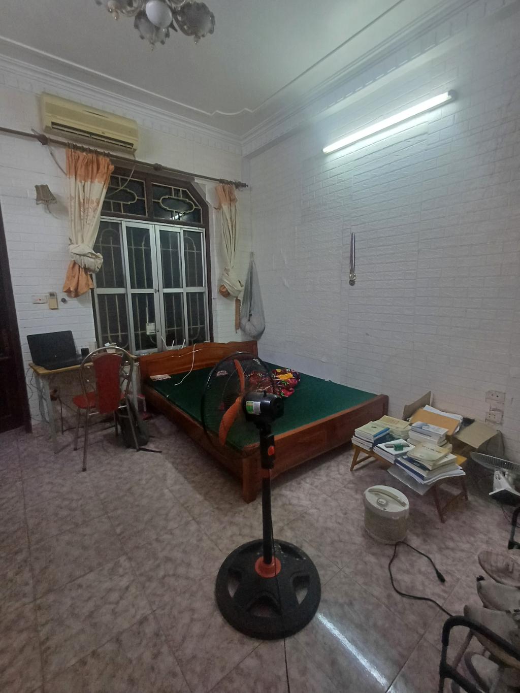 Bán nhà Tân Lạc - diện tích 49,3m2 4 tầng - Nhà thiết kế 4 tầng 6 ngủ - giá 8,6 tỷ