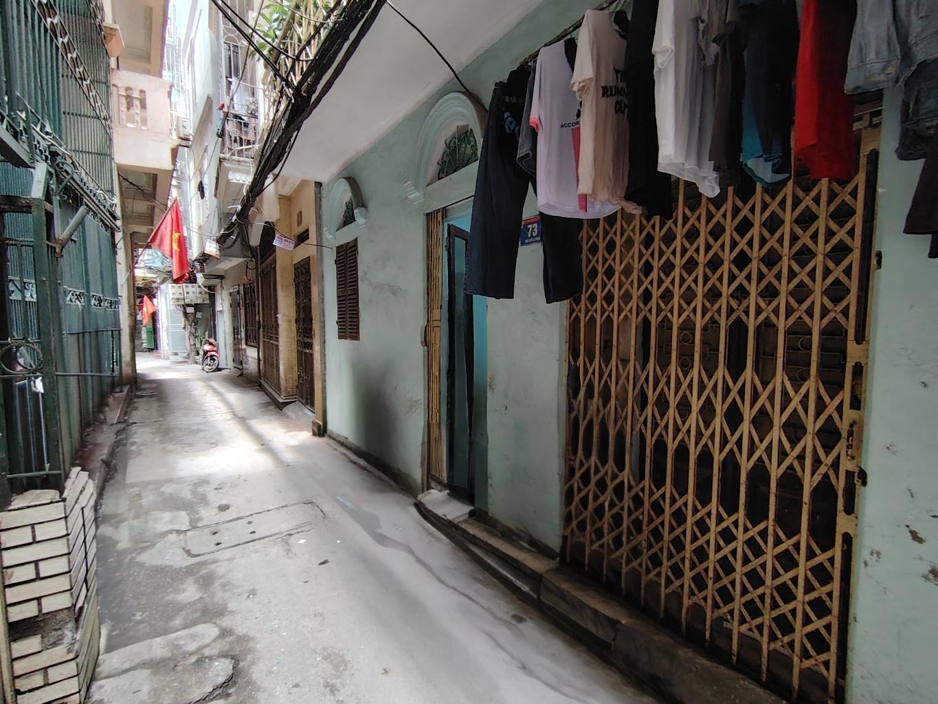 Bán nhà Đê La Thành - diện tích 39,3m2 3 tầng - Mặt tiền rộng, ba gác tránh - giá 7,7 tỷ