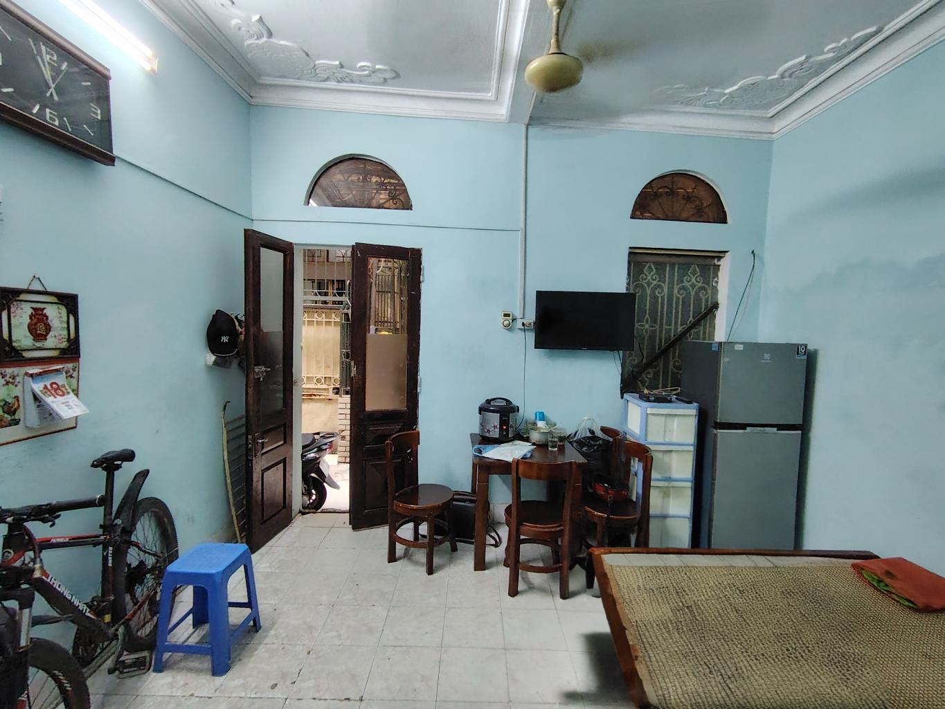 Bán nhà Đê La Thành - diện tích 39,3m2 3 tầng - Mặt tiền rộng, ba gác tránh - giá 7,7 tỷ